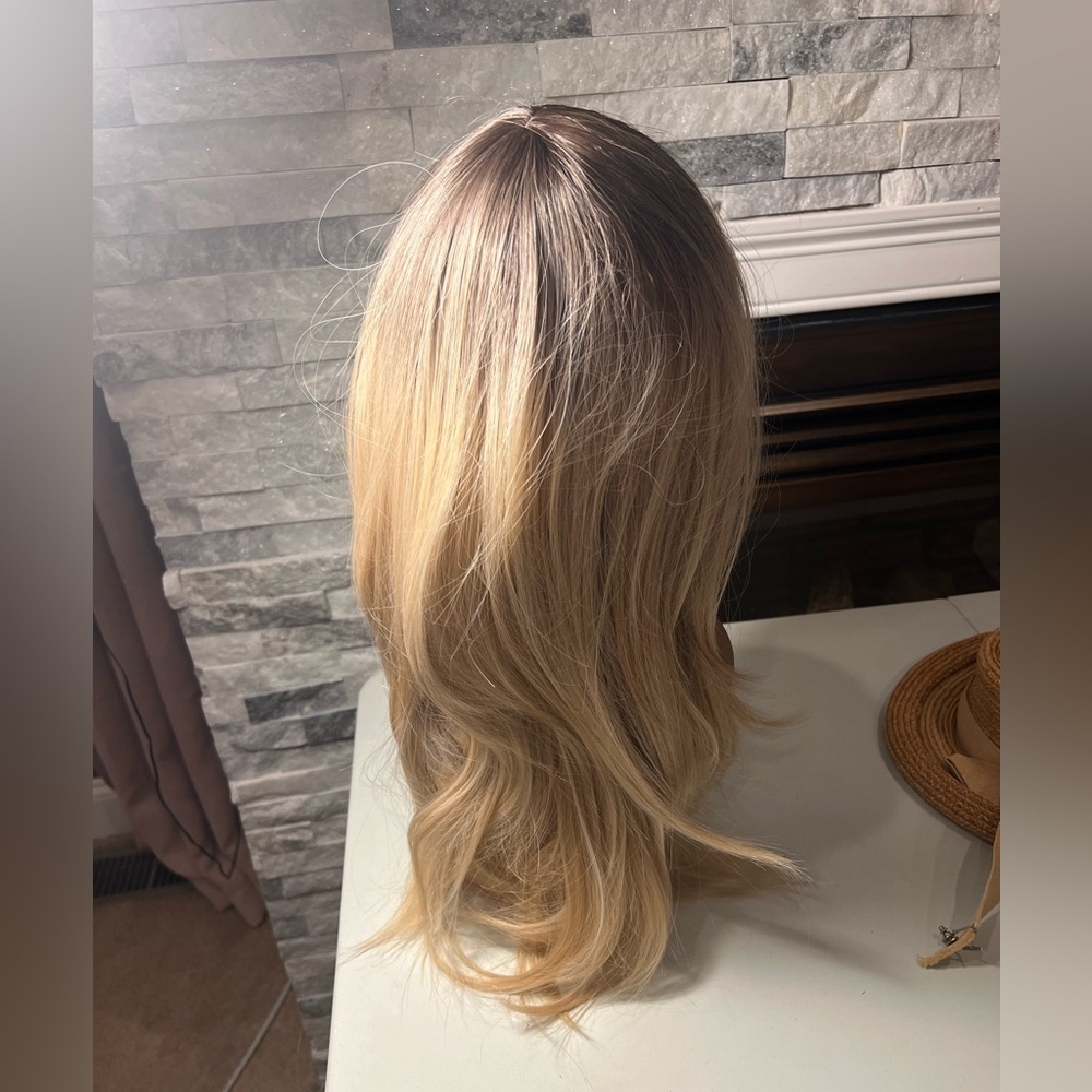 Long Layered Wavy Wig – Blonde with Dark Roots | Synthetic New - Picture 6 of 7